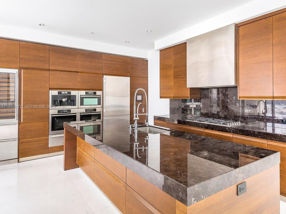 For Rent: $42,000 (3 beds, 3 baths, 2756 Square Feet)