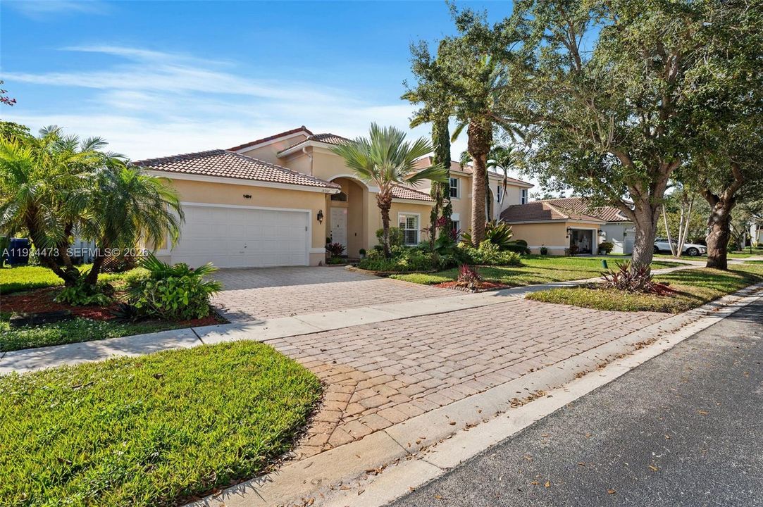 For Sale: $745,000 (3 beds, 2 baths, 2111 Square Feet)