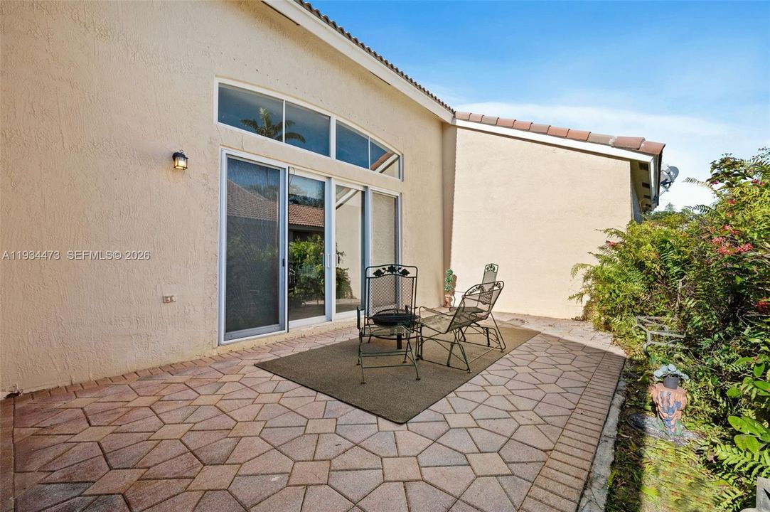 For Sale: $745,000 (3 beds, 2 baths, 2111 Square Feet)