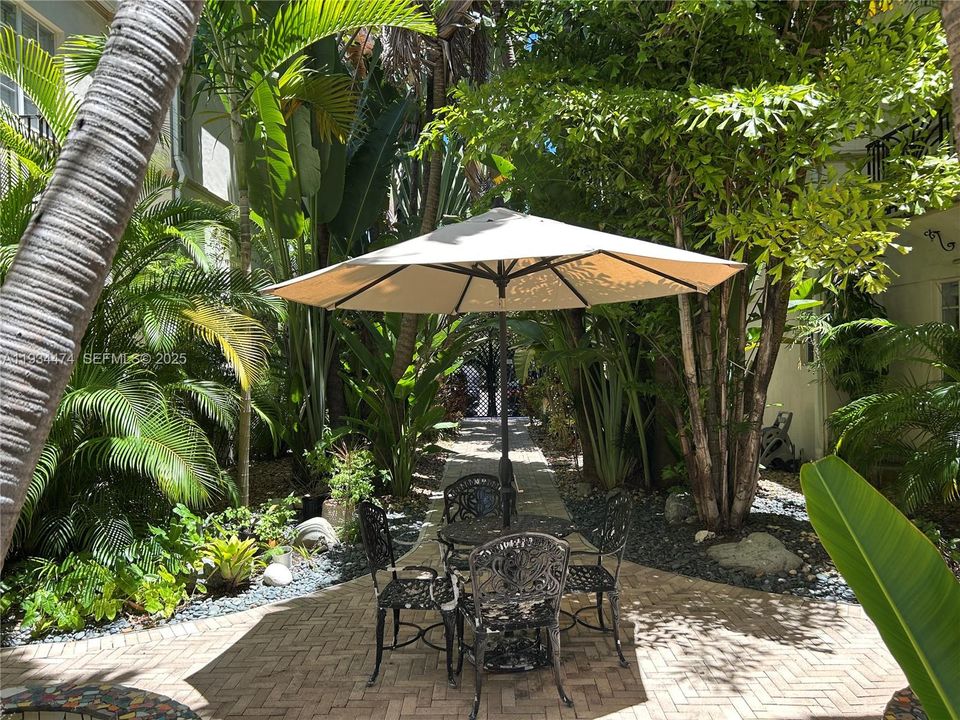 For Rent: $2,000 (1 beds, 1 baths, 790 Square Feet)