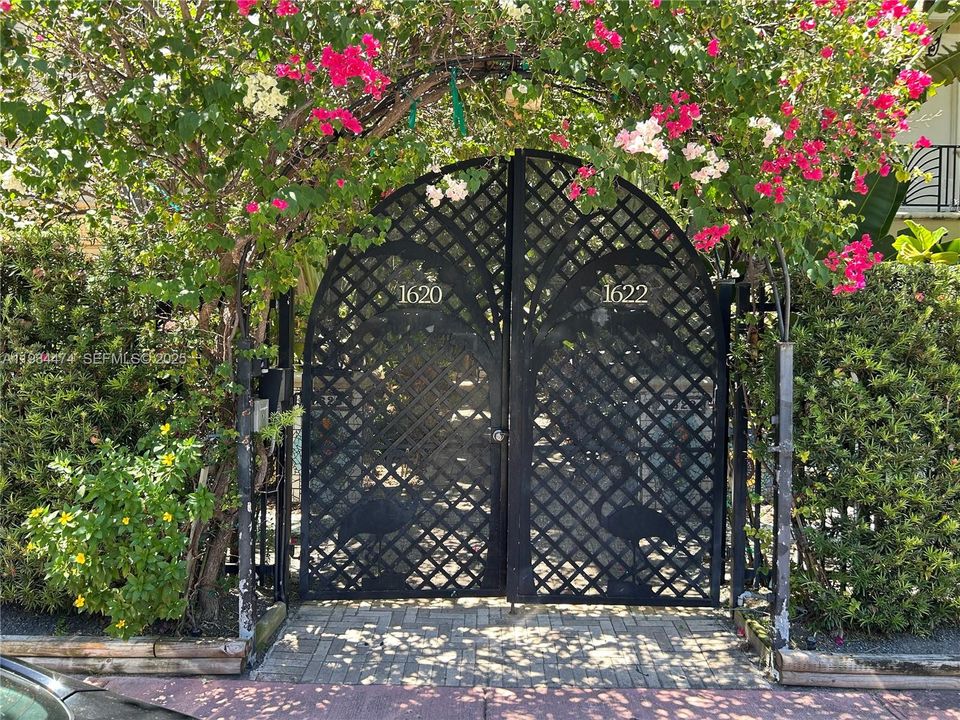 For Rent: $2,000 (1 beds, 1 baths, 790 Square Feet)