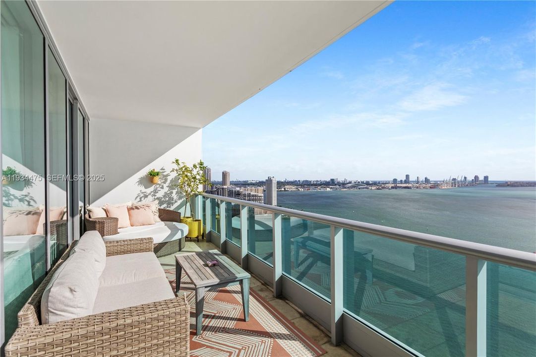 На продажу: $2,850,000 (3 спален, 3 ванн, 2130 Квадратных фут)