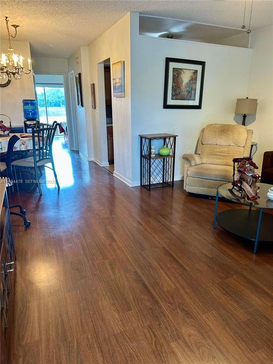 На продажу: $79,000 (1 спален, 1 ванн, 620 Квадратных фут)