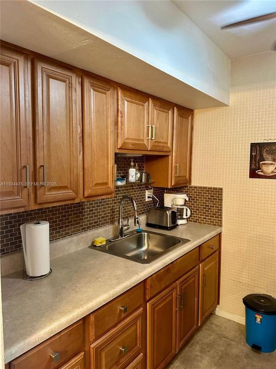 На продажу: $79,000 (1 спален, 1 ванн, 620 Квадратных фут)