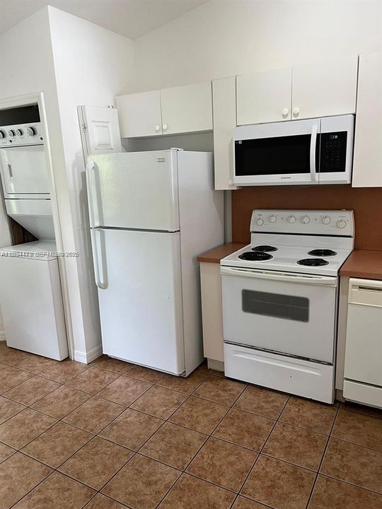For Rent: $1,600 (2 beds, 2 baths, 815 Square Feet)