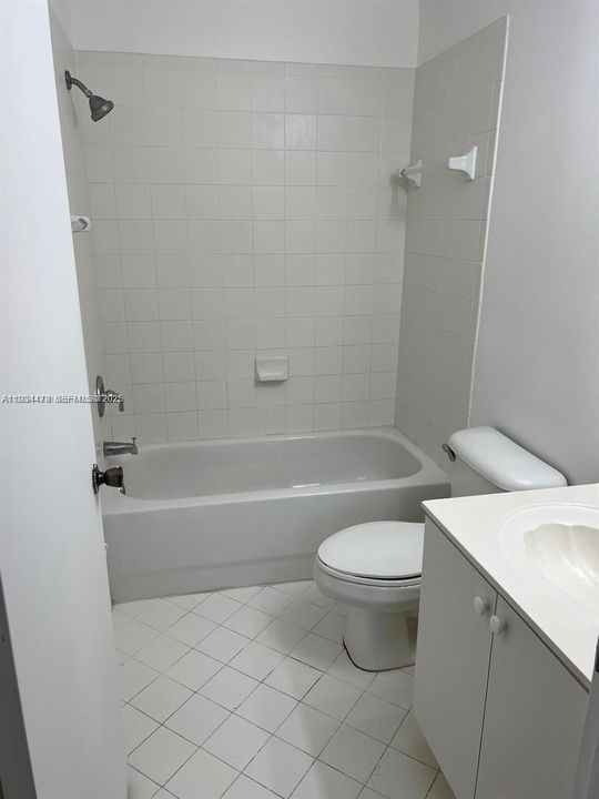 For Rent: $1,600 (2 beds, 2 baths, 815 Square Feet)