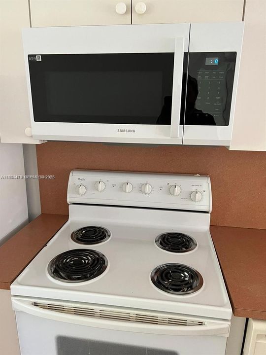 For Rent: $1,600 (2 beds, 2 baths, 815 Square Feet)