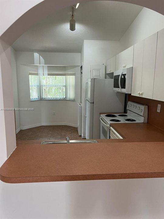 For Rent: $1,600 (2 beds, 2 baths, 815 Square Feet)