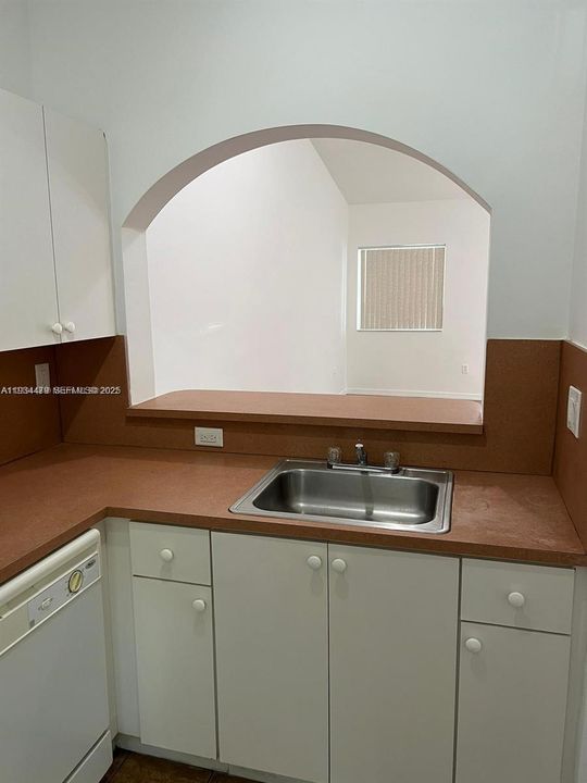 For Rent: $1,600 (2 beds, 2 baths, 815 Square Feet)