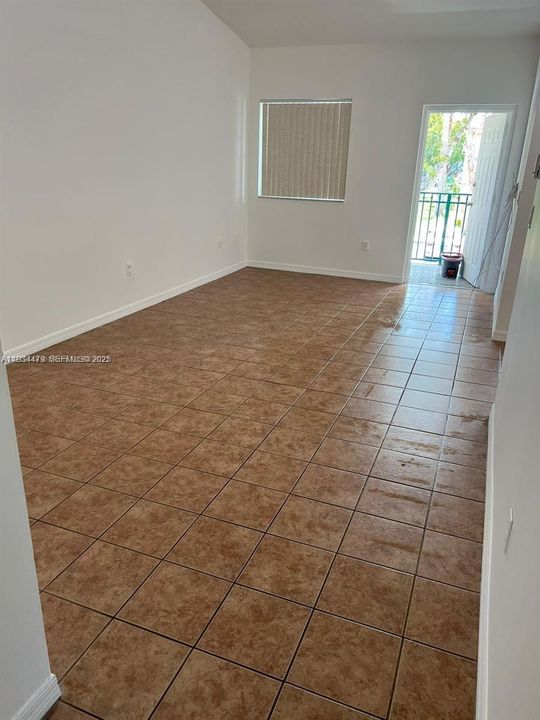 For Rent: $1,600 (2 beds, 2 baths, 815 Square Feet)