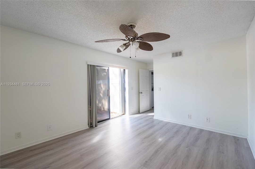 В аренду: $3,000 (3 спален, 3 ванн, 1326 Квадратных фут)