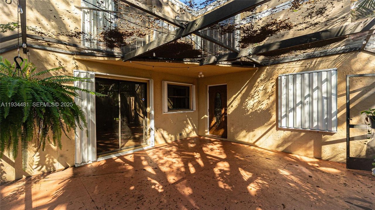 В аренду: $3,000 (3 спален, 3 ванн, 1326 Квадратных фут)