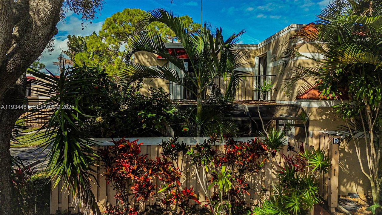 В аренду: $3,000 (3 спален, 3 ванн, 1326 Квадратных фут)