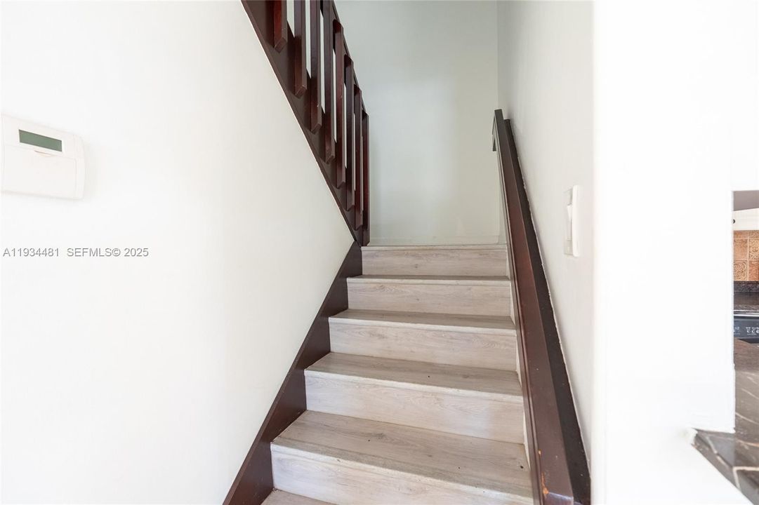 В аренду: $3,000 (3 спален, 3 ванн, 1326 Квадратных фут)