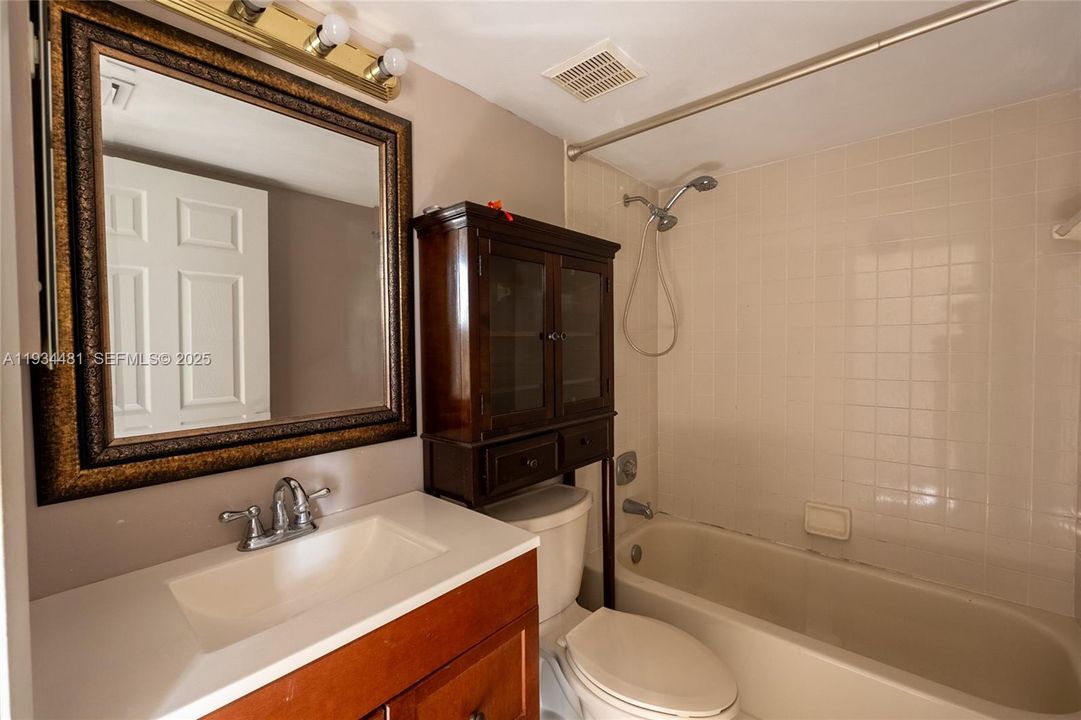 В аренду: $3,000 (3 спален, 3 ванн, 1326 Квадратных фут)