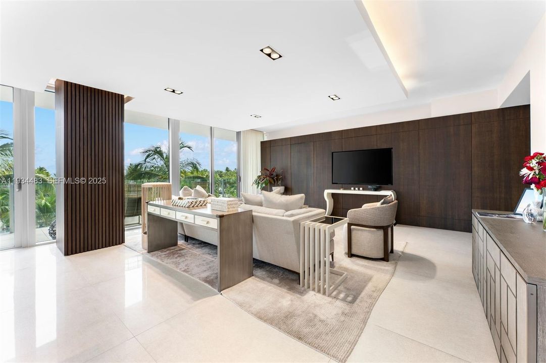 For Rent: $40,000 (5 beds, 5 baths, 3041 Square Feet)