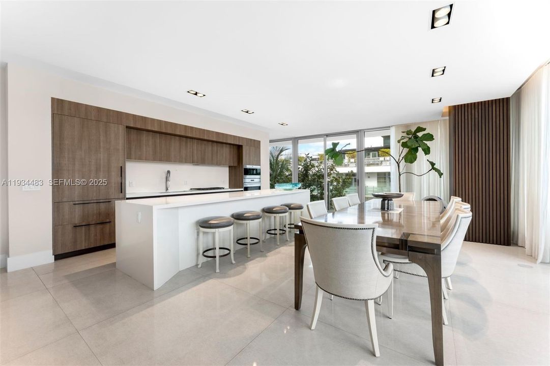 For Rent: $40,000 (5 beds, 5 baths, 3041 Square Feet)