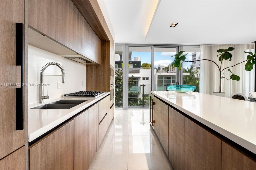 For Rent: $40,000 (5 beds, 5 baths, 3041 Square Feet)