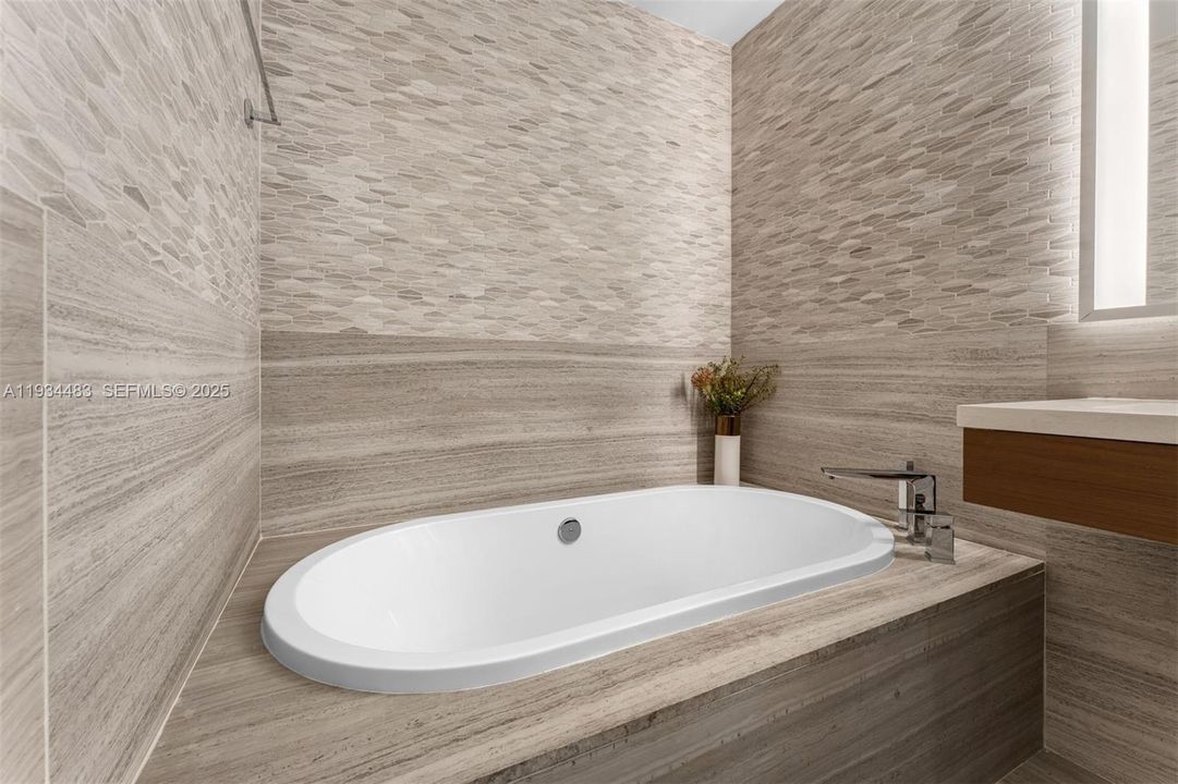 For Rent: $40,000 (5 beds, 5 baths, 3041 Square Feet)