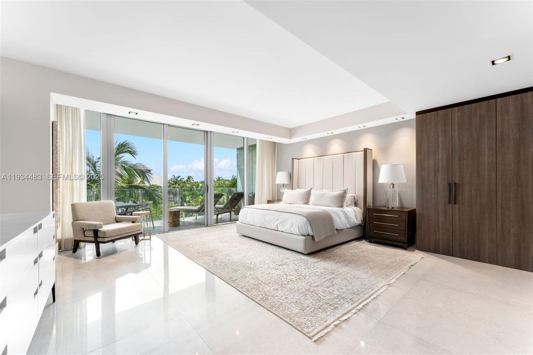 For Rent: $40,000 (5 beds, 5 baths, 3041 Square Feet)