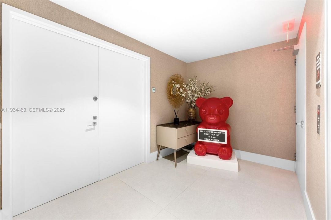 For Rent: $40,000 (5 beds, 5 baths, 3041 Square Feet)