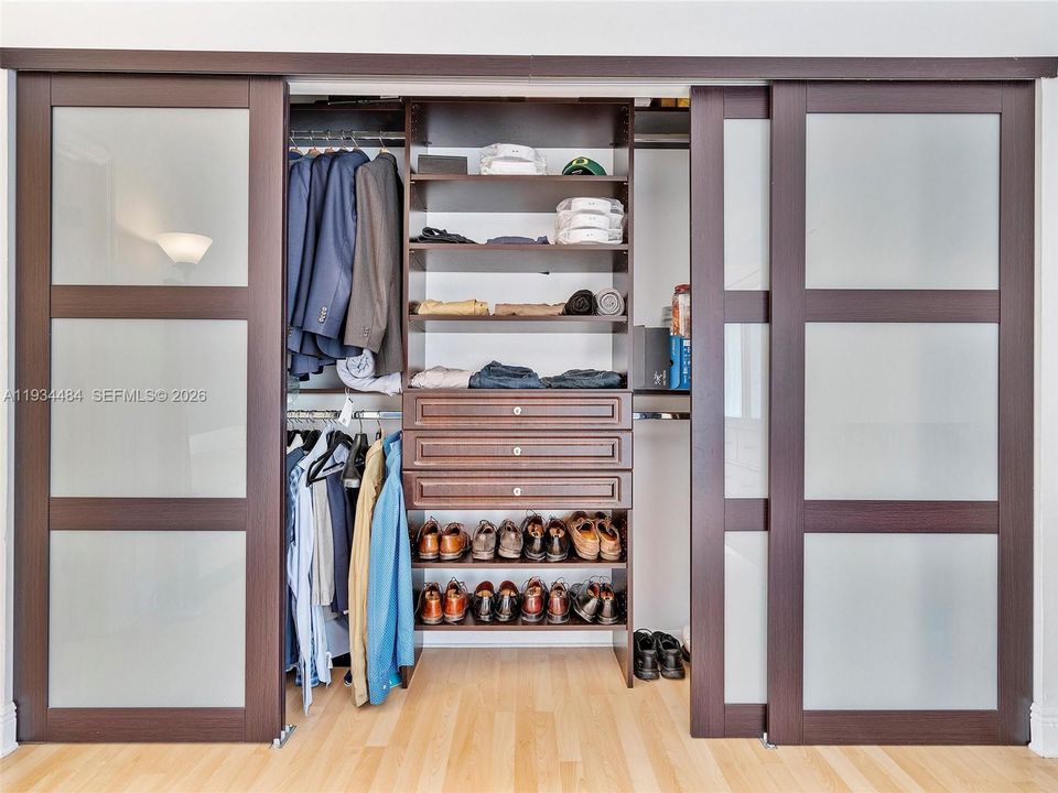 For Sale: $495,000 (2 beds, 1 baths, 1299 Square Feet)