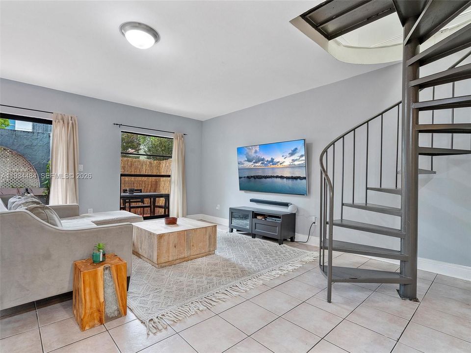For Sale: $495,000 (2 beds, 1 baths, 1299 Square Feet)