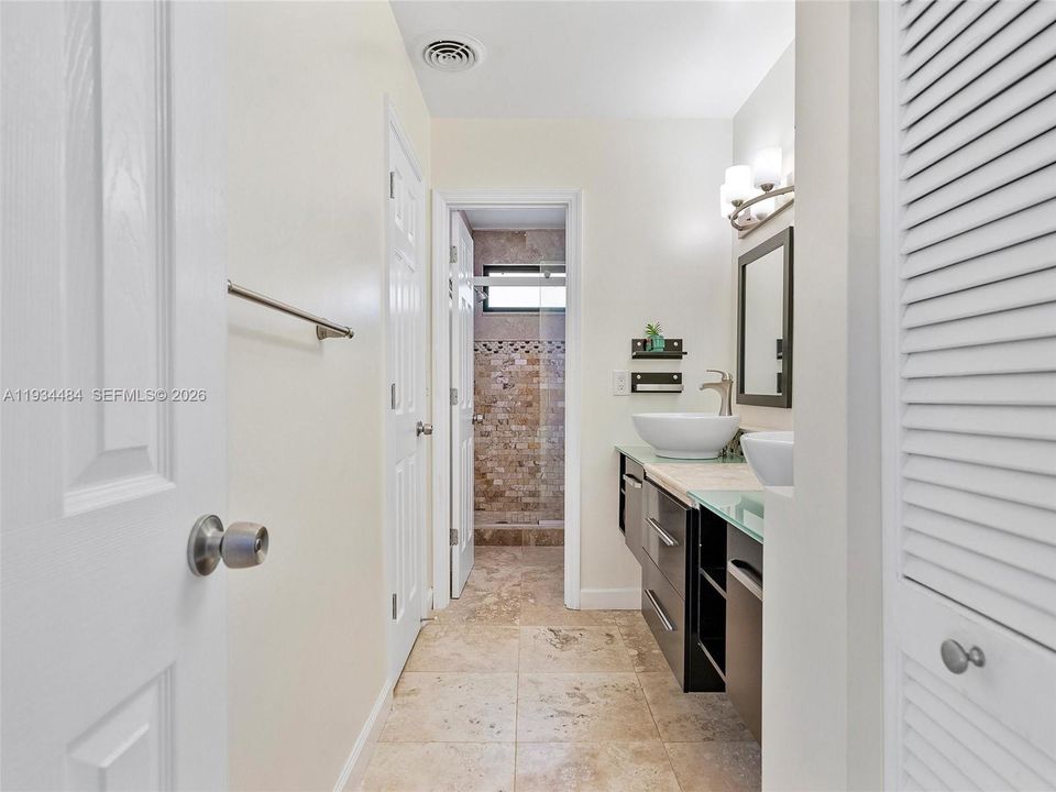 For Sale: $495,000 (2 beds, 1 baths, 1299 Square Feet)