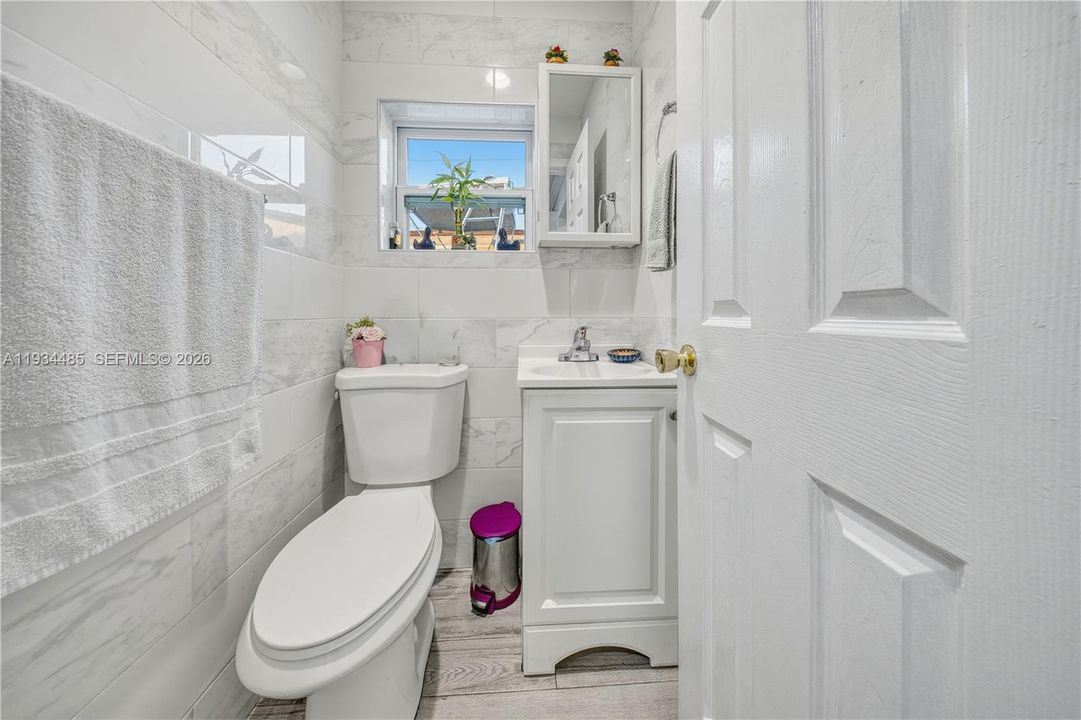 待售: $680,000 (3 贝兹, 2 浴室, 1589 平方英尺)