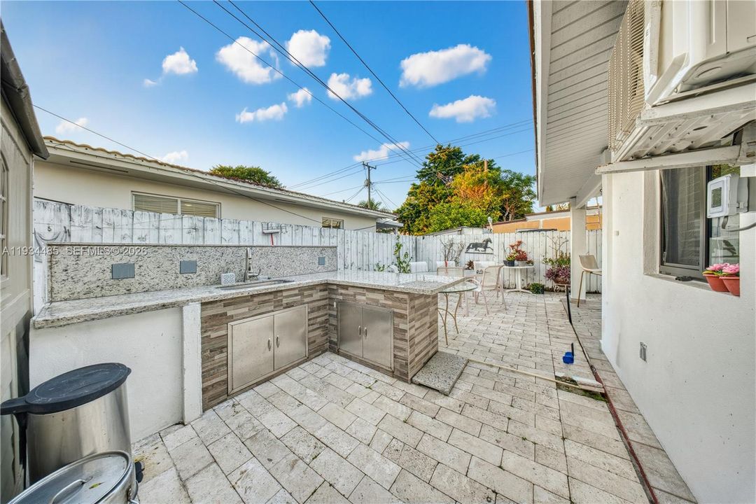 待售: $680,000 (3 贝兹, 2 浴室, 1589 平方英尺)