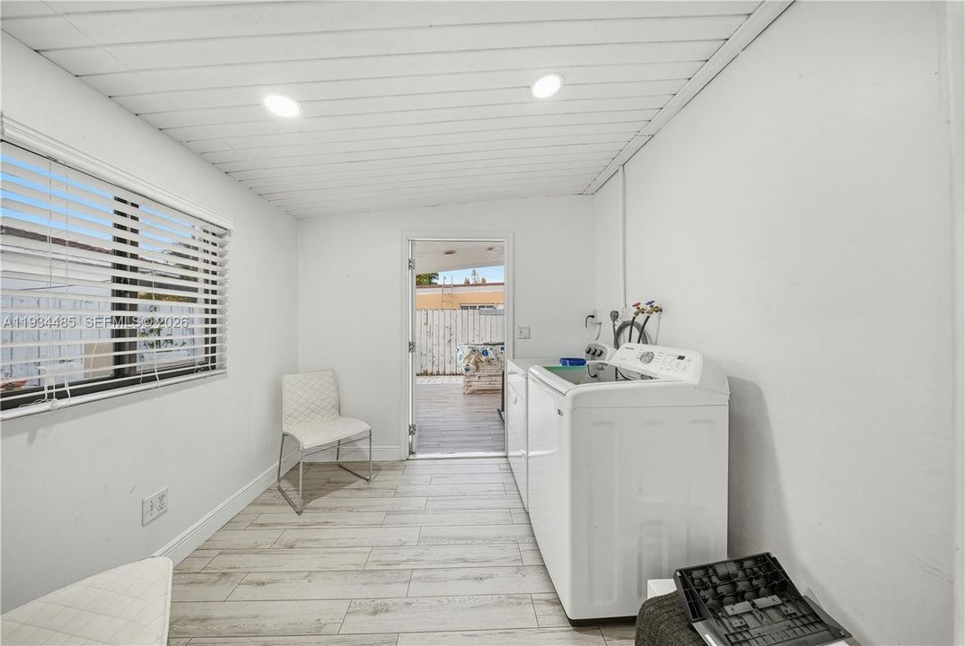 待售: $680,000 (3 贝兹, 2 浴室, 1589 平方英尺)