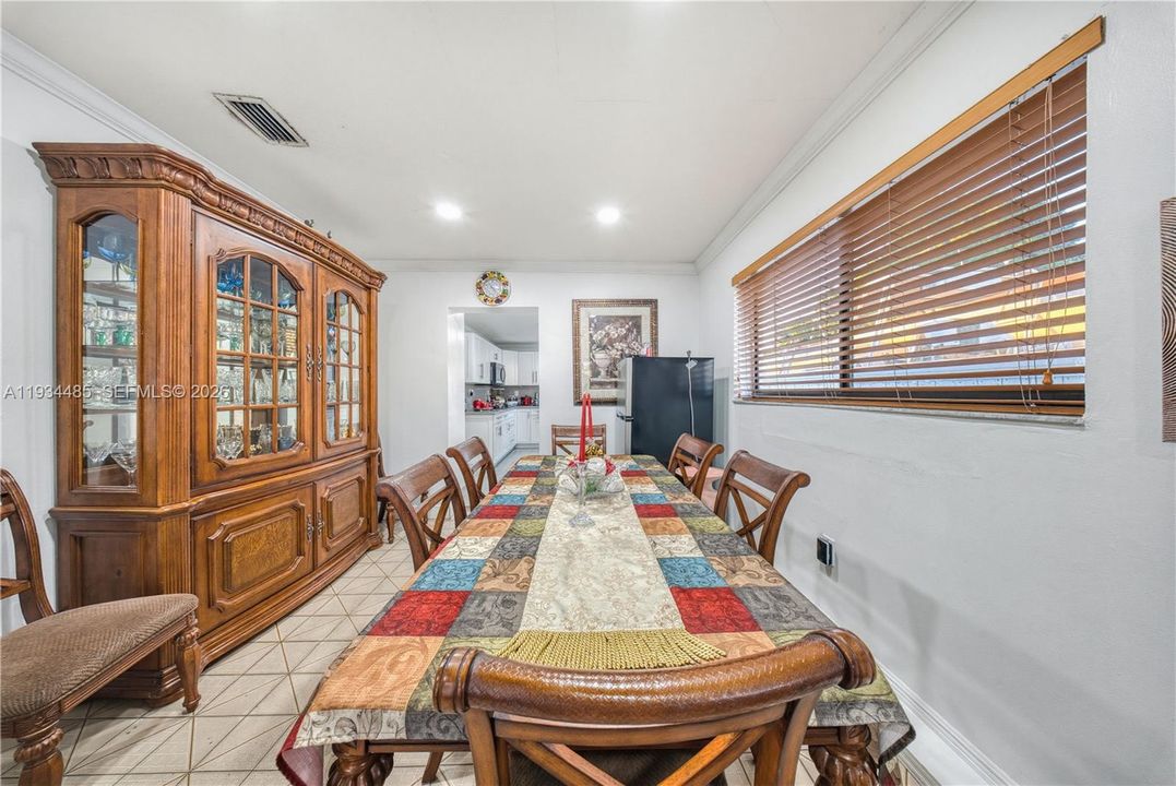 待售: $680,000 (3 贝兹, 2 浴室, 1589 平方英尺)