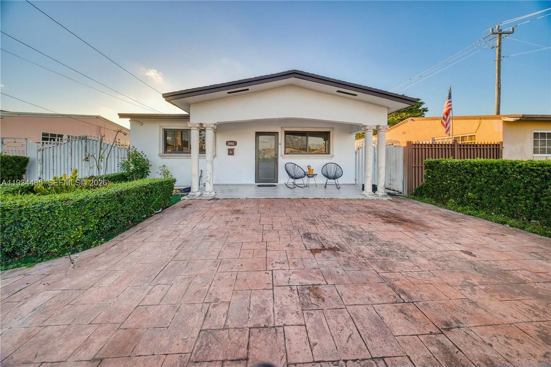 待售: $680,000 (3 贝兹, 2 浴室, 1589 平方英尺)