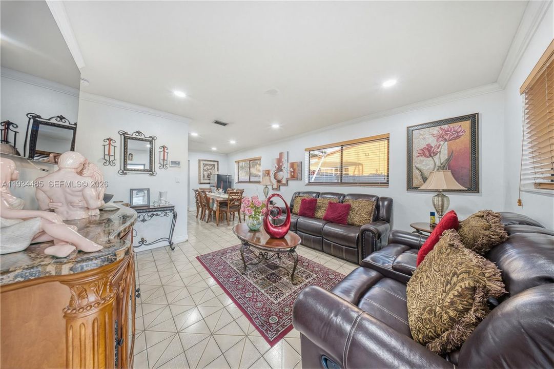 待售: $680,000 (3 贝兹, 2 浴室, 1589 平方英尺)