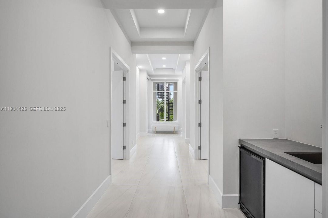 出租: $70,000 (5 贝兹, 7 浴室, 8079 平方英尺)