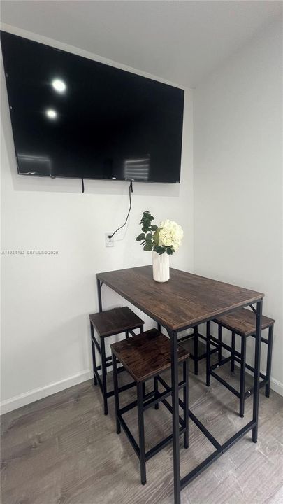 В аренду: $1,600 (1 спален, 1 ванн, 1046 Квадратных фут)