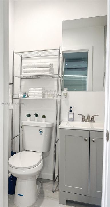 В аренду: $1,600 (1 спален, 1 ванн, 1046 Квадратных фут)