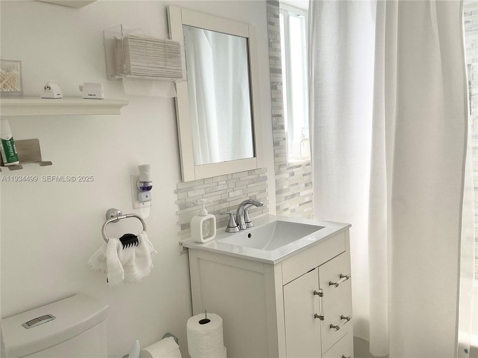 For Sale: $699,000 (3 beds, 2 baths, 1059 Square Feet)