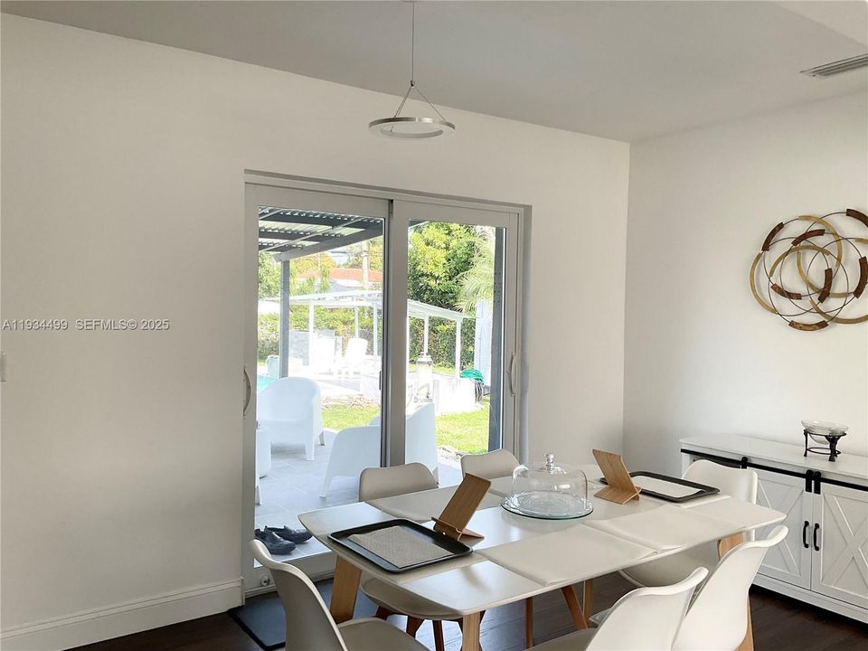 For Sale: $699,000 (3 beds, 2 baths, 1059 Square Feet)