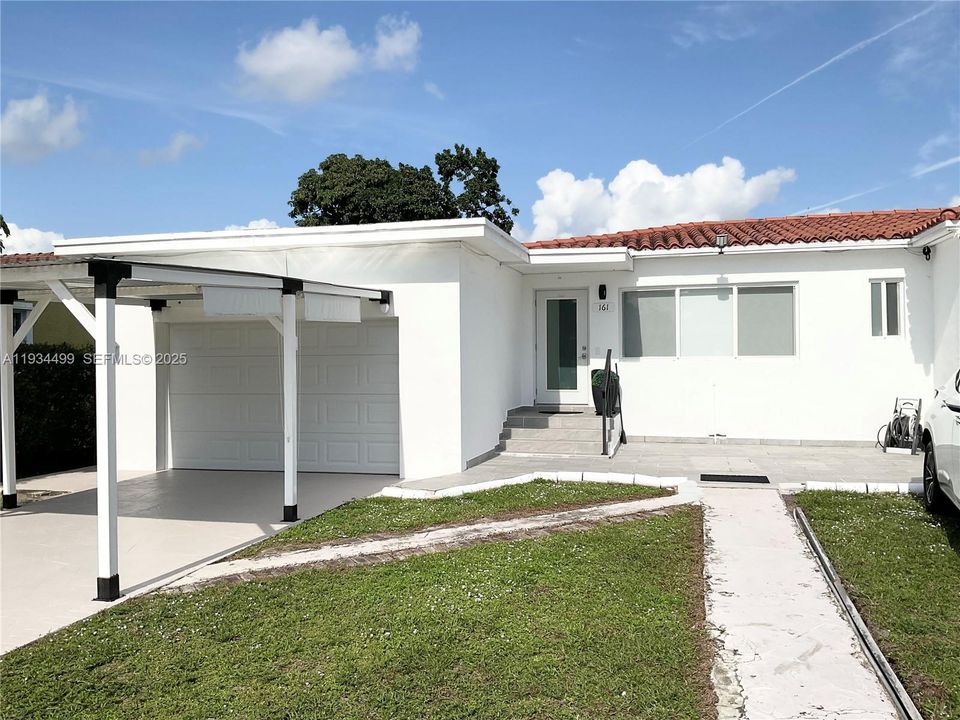 For Sale: $699,000 (3 beds, 2 baths, 1059 Square Feet)