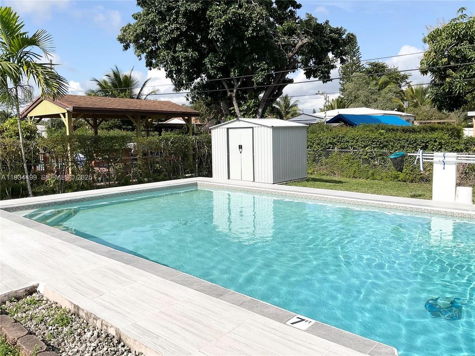 For Sale: $699,000 (3 beds, 2 baths, 1059 Square Feet)