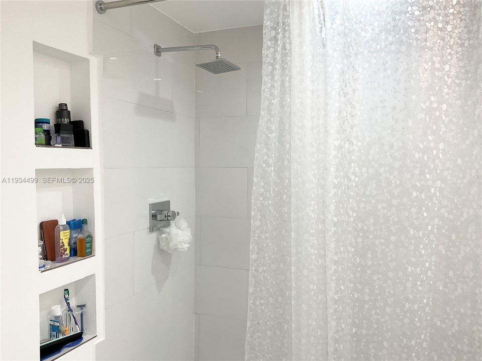 For Sale: $699,000 (3 beds, 2 baths, 1059 Square Feet)