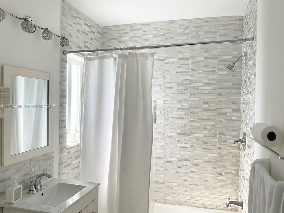 For Sale: $699,000 (3 beds, 2 baths, 1059 Square Feet)