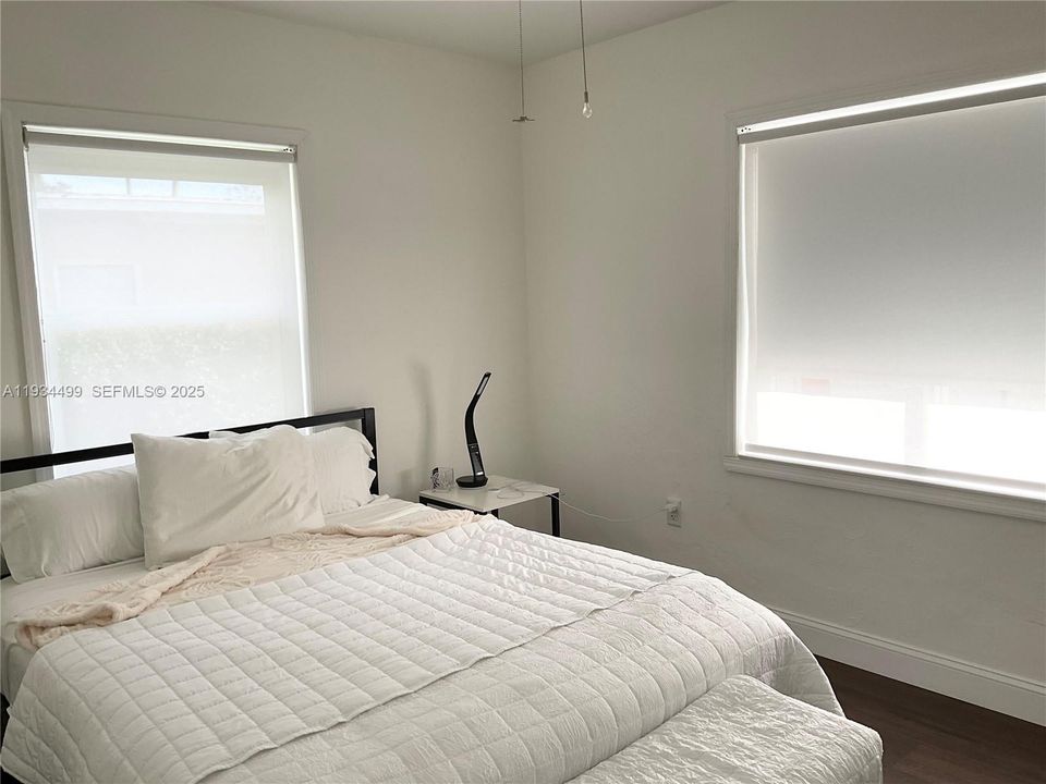 For Sale: $699,000 (3 beds, 2 baths, 1059 Square Feet)