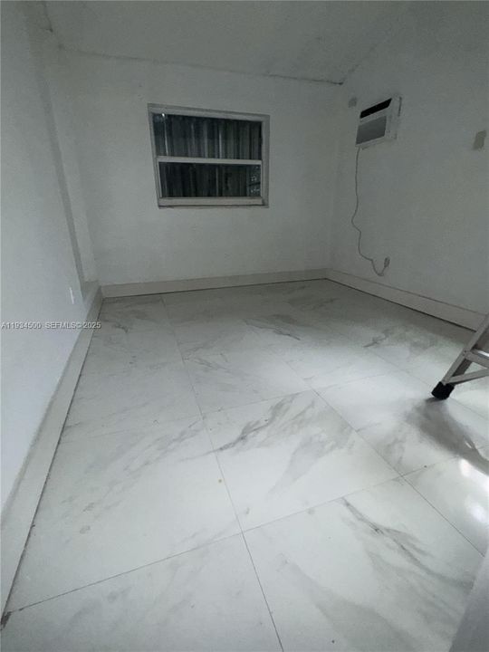 Под контрактом: $410,000 (3 спален, 2 ванн, 1261 Квадратных фут)