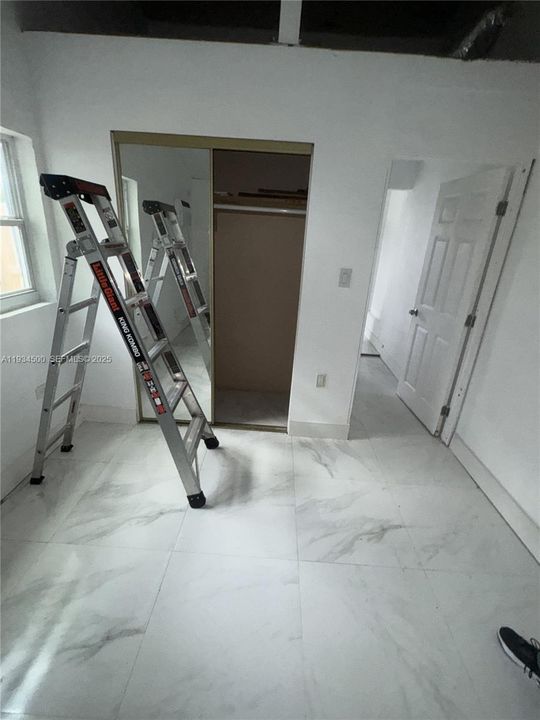 Под контрактом: $410,000 (3 спален, 2 ванн, 1261 Квадратных фут)