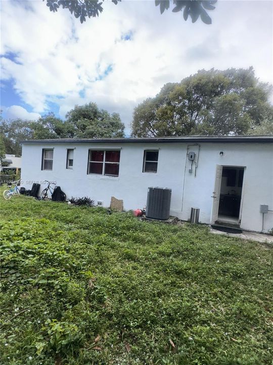 Под контрактом: $410,000 (3 спален, 2 ванн, 1261 Квадратных фут)