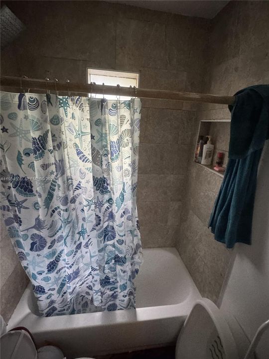 Под контрактом: $410,000 (3 спален, 2 ванн, 1261 Квадратных фут)