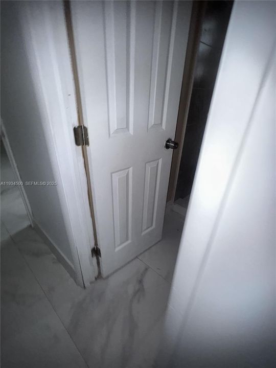 Под контрактом: $410,000 (3 спален, 2 ванн, 1261 Квадратных фут)