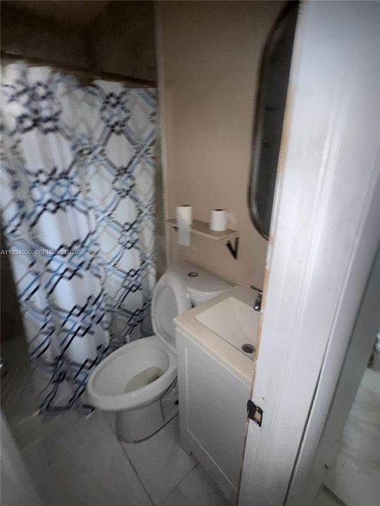 Под контрактом: $410,000 (3 спален, 2 ванн, 1261 Квадратных фут)